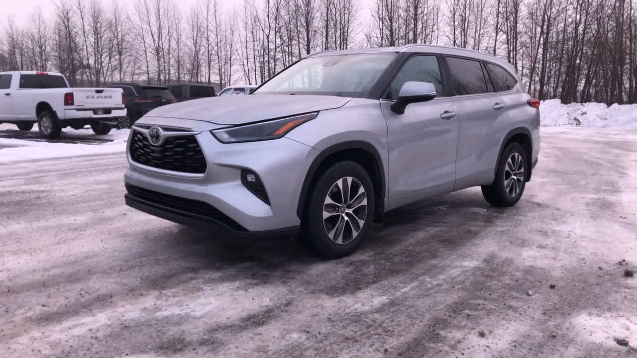 Thumbnail: 2023 Toyota Highlander - 13