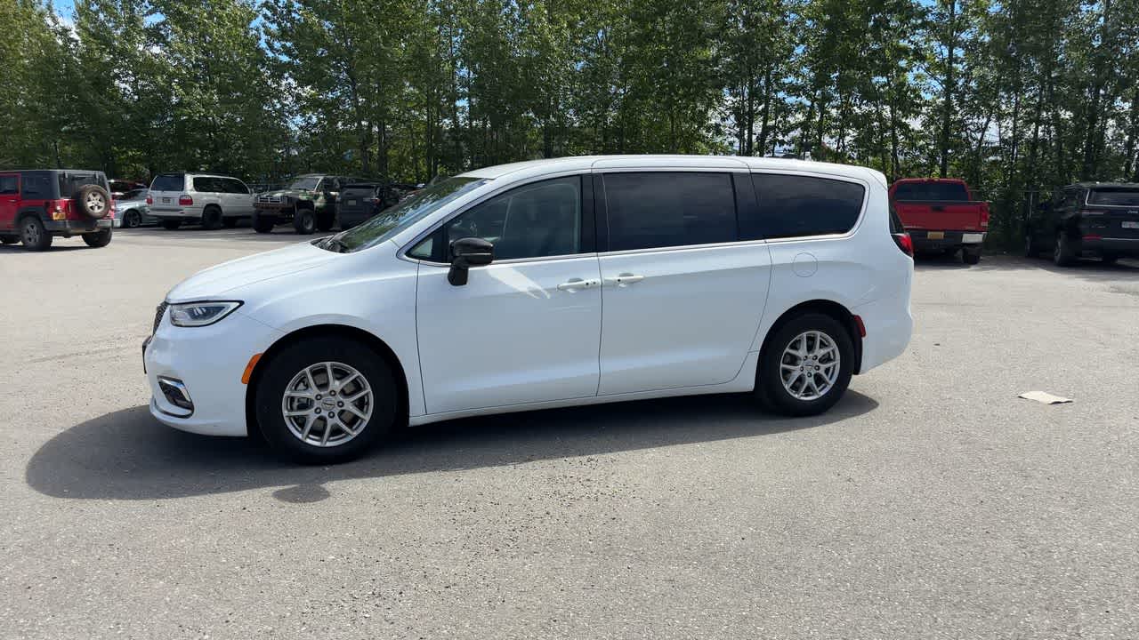 Thumbnail: 2024 Chrysler Pacifica - 7