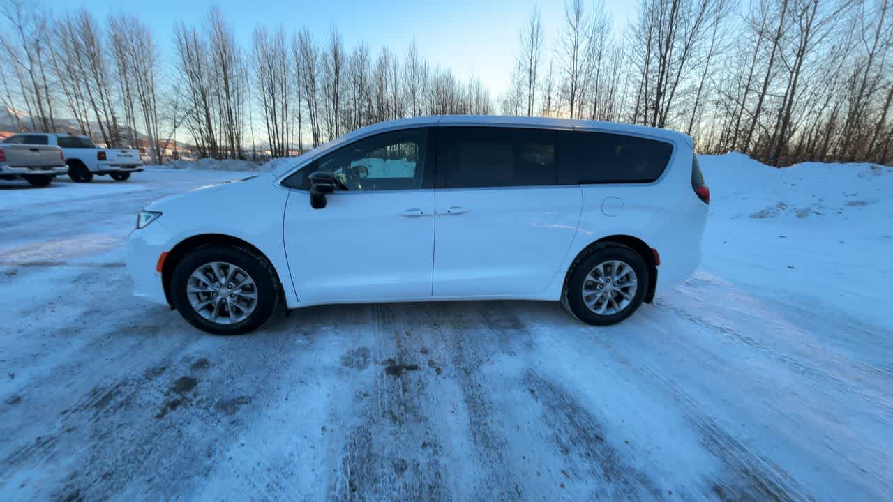 Thumbnail: 2026 Chrysler Pacifica - 8