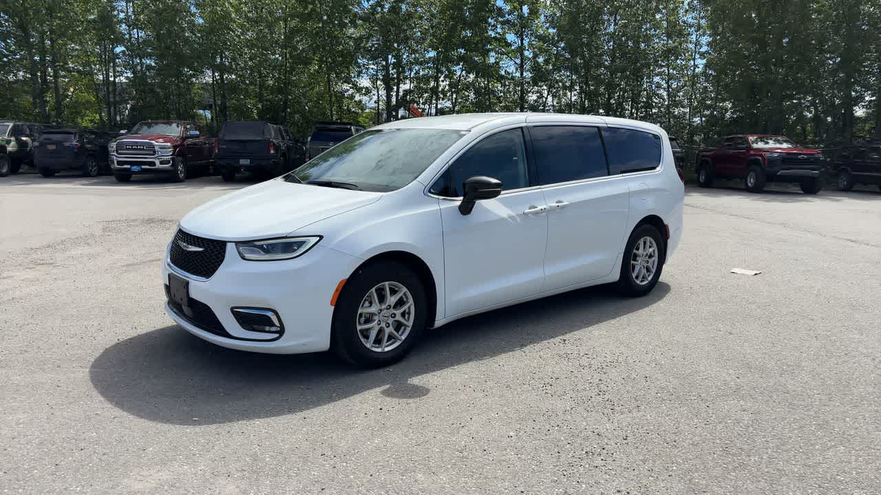 Thumbnail: 2024 Chrysler Pacifica - 6