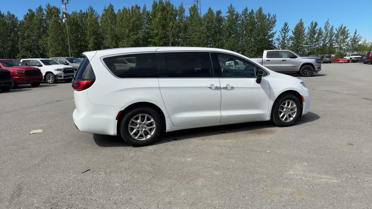 Thumbnail: 2024 Chrysler Pacifica - 15