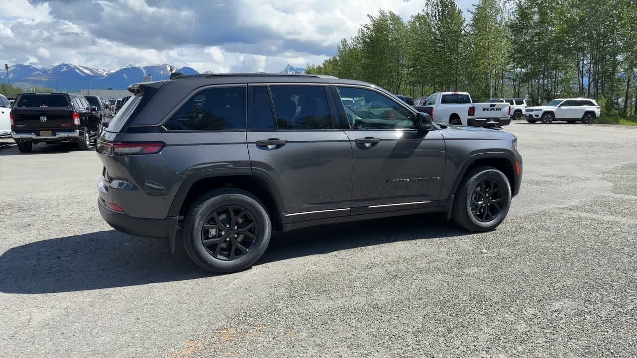 Thumbnail: 2026 Jeep Grand Cherokee - 15
