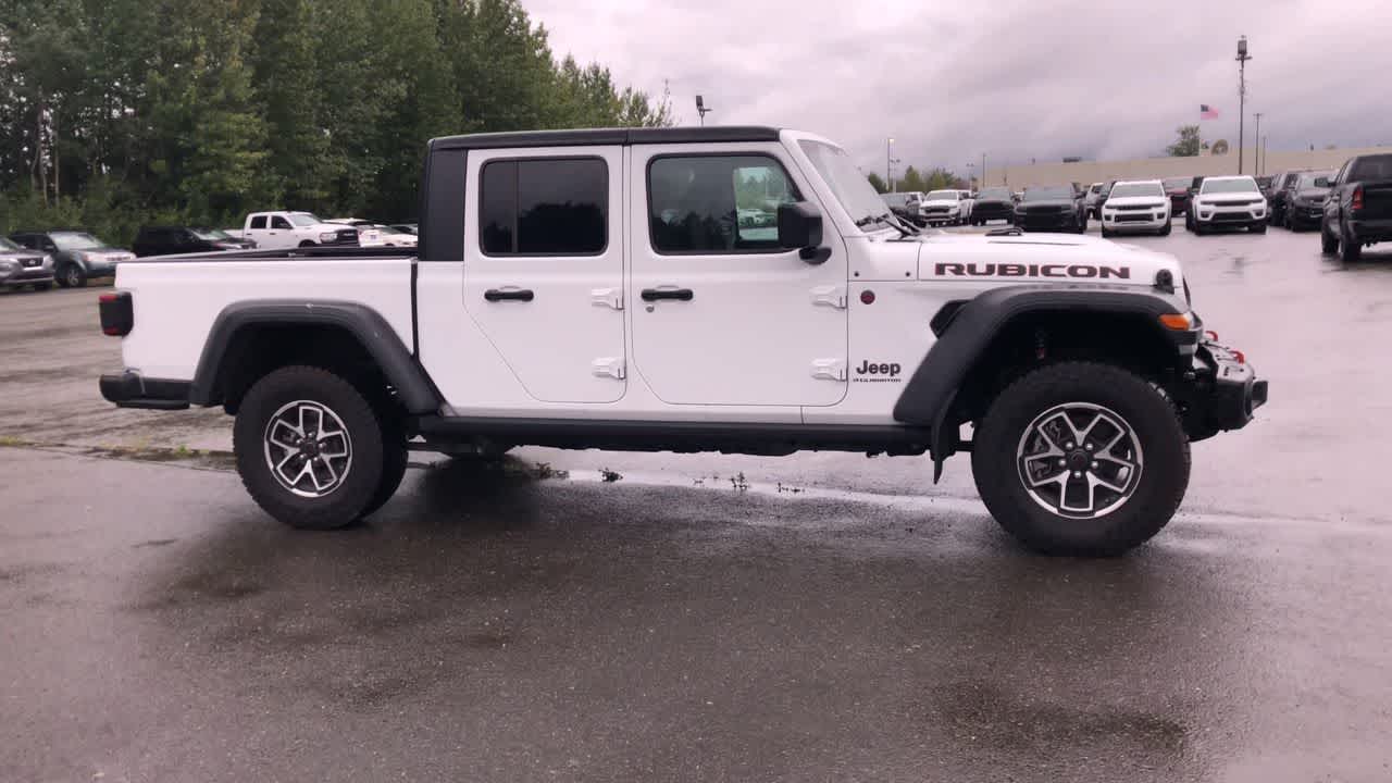 Thumbnail: 2024 Jeep Gladiator - 16