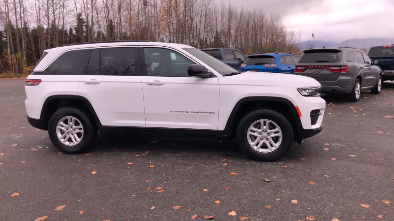 Thumbnail: 2024 Jeep Grand Cherokee - 16