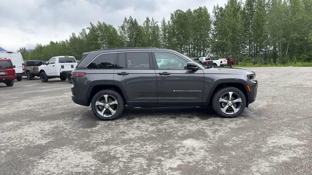 Thumbnail: 2026 Jeep Grand Cherokee - 16