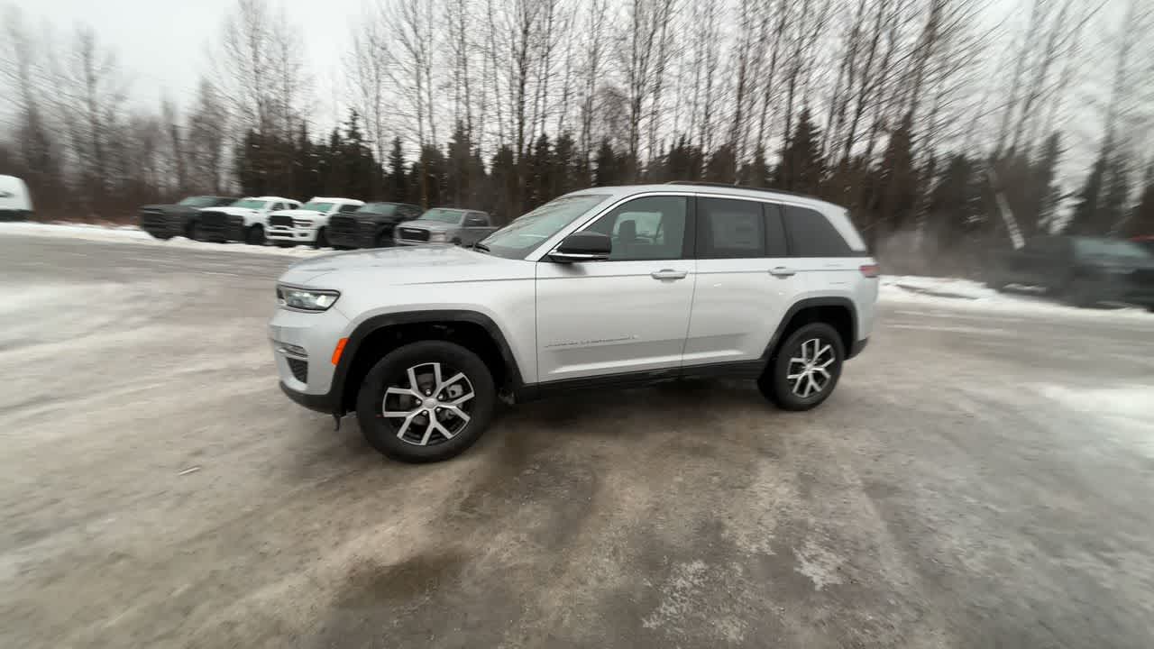 Thumbnail: 2025 Jeep Grand Cherokee - 7