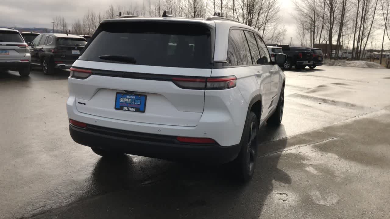 Thumbnail: 2023 Jeep Grand Cherokee - 12