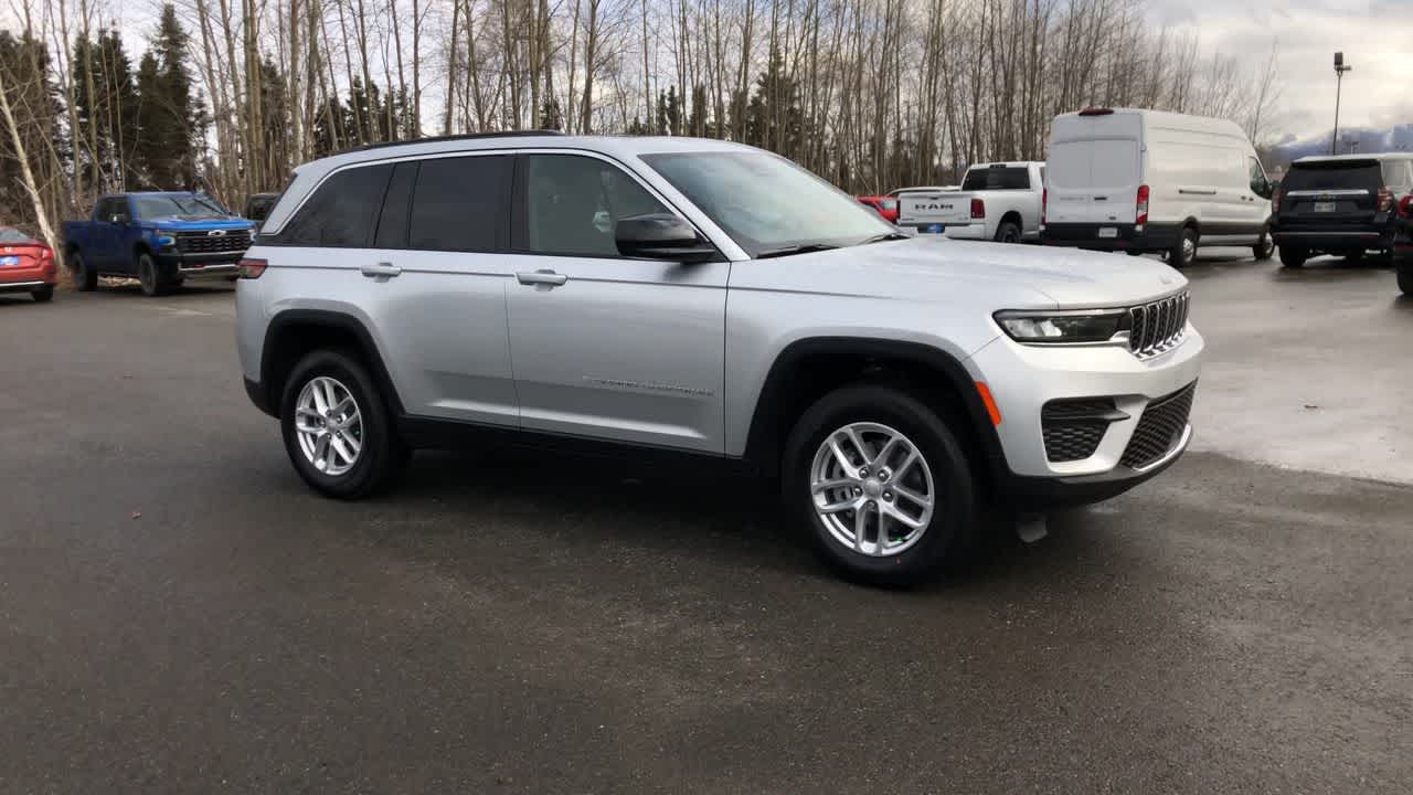 Thumbnail: 2025 Jeep Grand Cherokee - 17