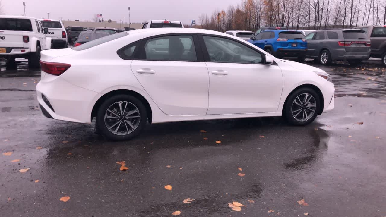 Thumbnail: 2024 Kia Forte - 15