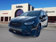 2026 Chrysler Pacifica SELECT AWD Passenger Van