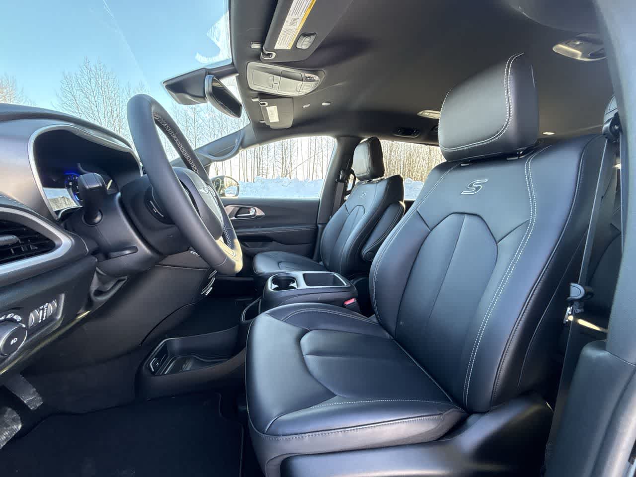 Thumbnail: 2026 Chrysler Pacifica - 14