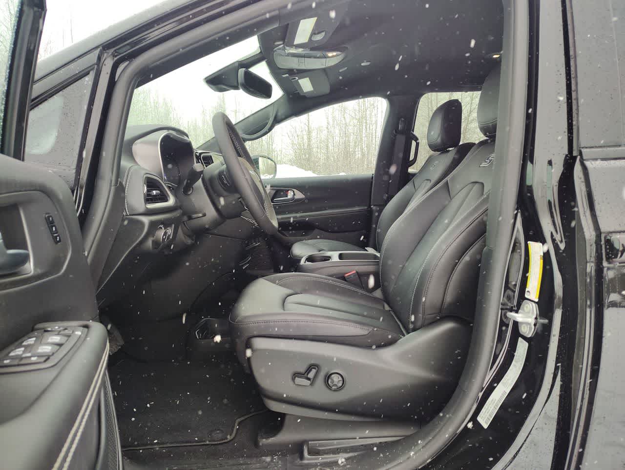 Thumbnail: 2026 Chrysler Pacifica - 15