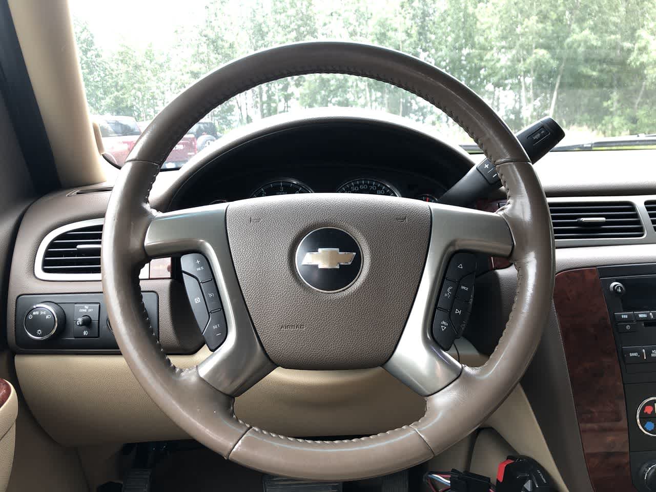 Thumbnail: 2010 Chevrolet Suburban - 25