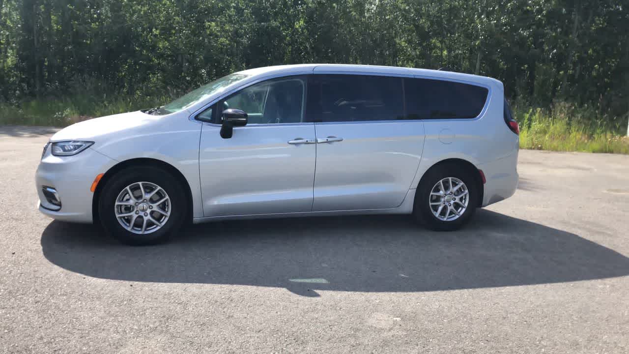 Thumbnail: 2024 Chrysler Pacifica - 7