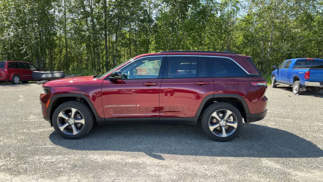 Thumbnail: 2026 Jeep Grand Cherokee - 8