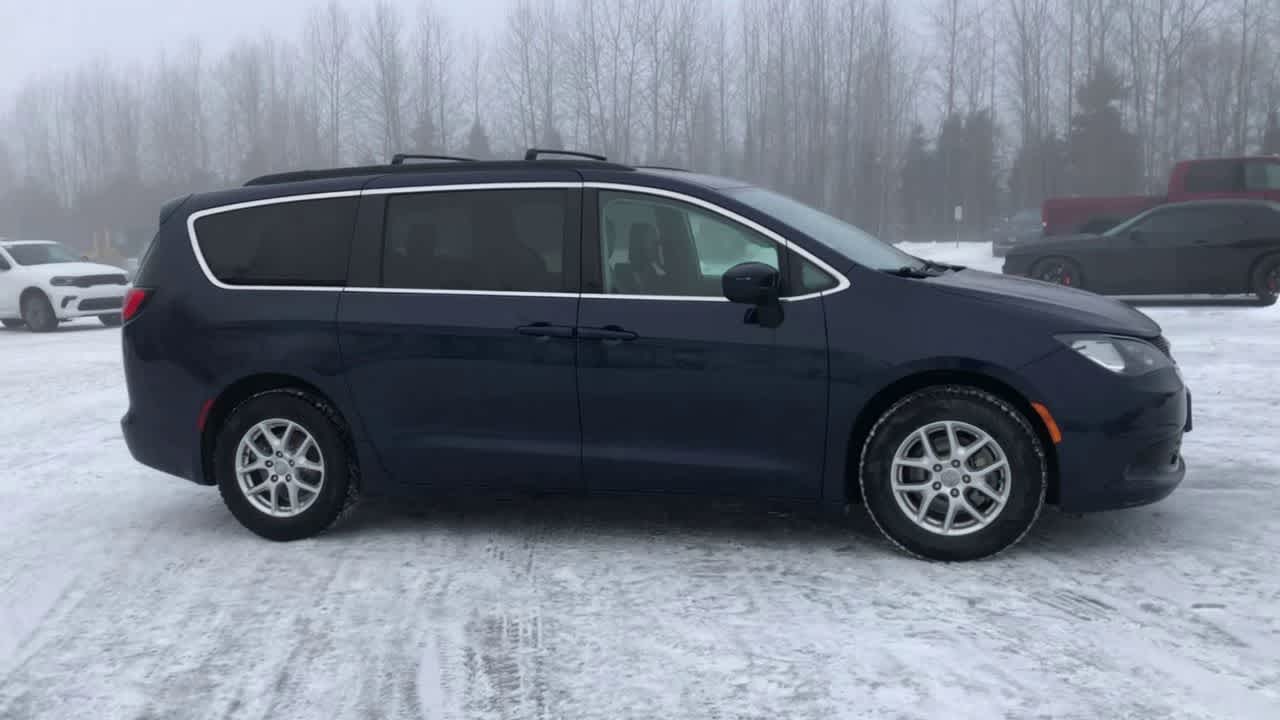 Thumbnail: 2020 Chrysler Voyager - 17