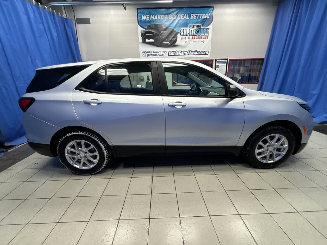 Thumbnail: 2022 Chevrolet Equinox - 9