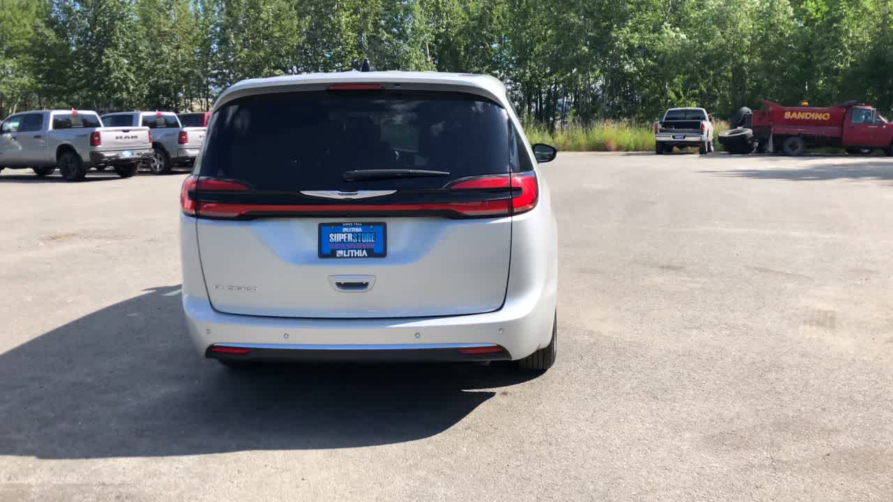 Thumbnail: 2024 Chrysler Pacifica - 12