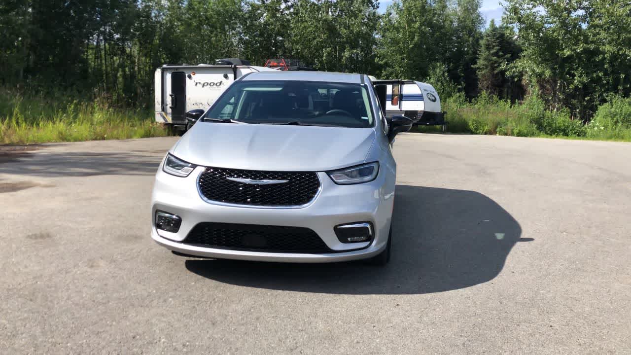 Thumbnail: 2024 Chrysler Pacifica - 4