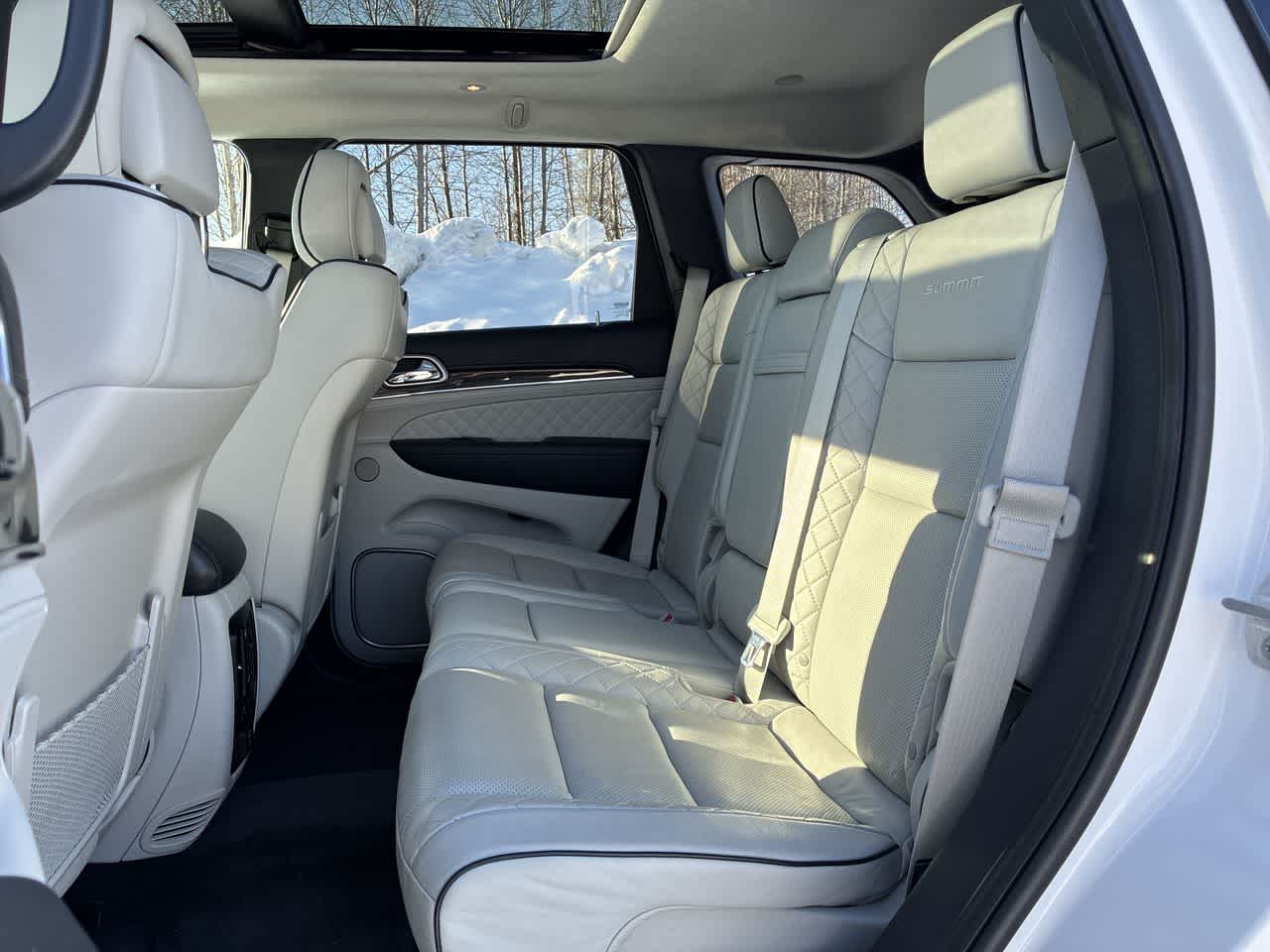 Thumbnail: 2017 Jeep Grand Cherokee - 14