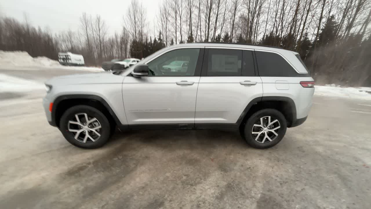 Thumbnail: 2025 Jeep Grand Cherokee - 8