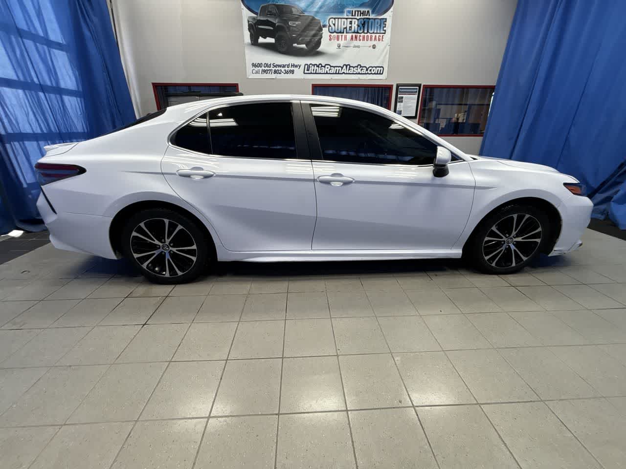 Thumbnail: 2019 Toyota Camry - 9