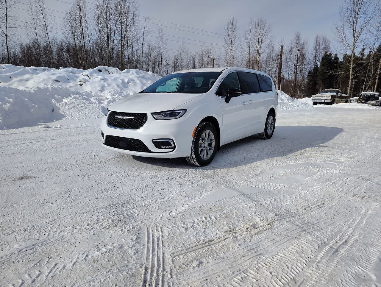 Thumbnail: 2026 Chrysler Pacifica - 4