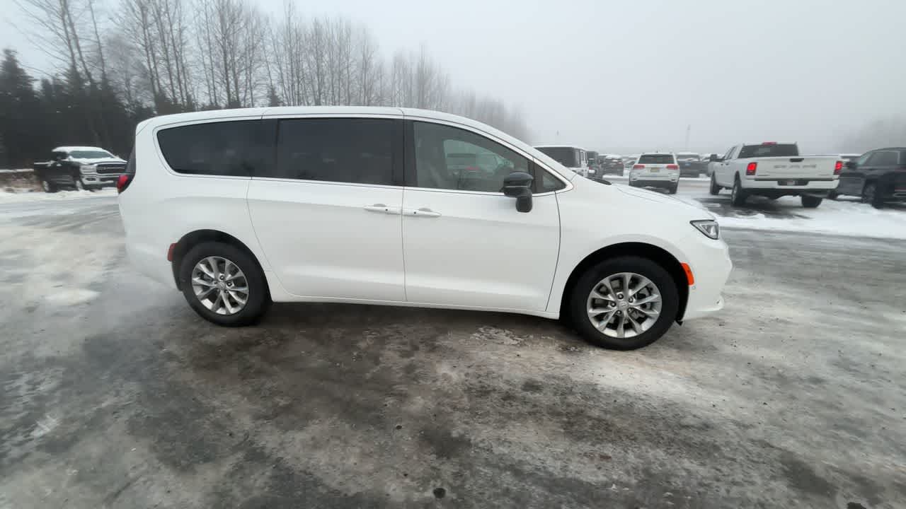 Thumbnail: 2026 Chrysler Pacifica - 17