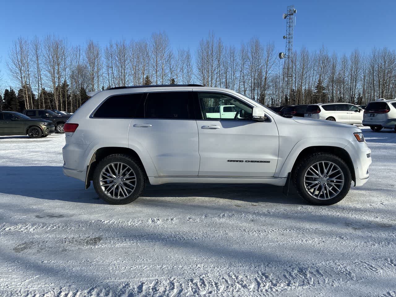 Thumbnail: 2017 Jeep Grand Cherokee - 9