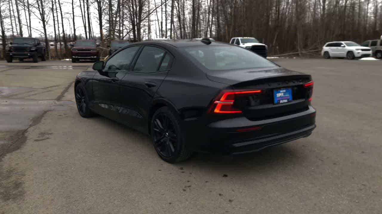 Thumbnail: 2024 Volvo S60 - 10