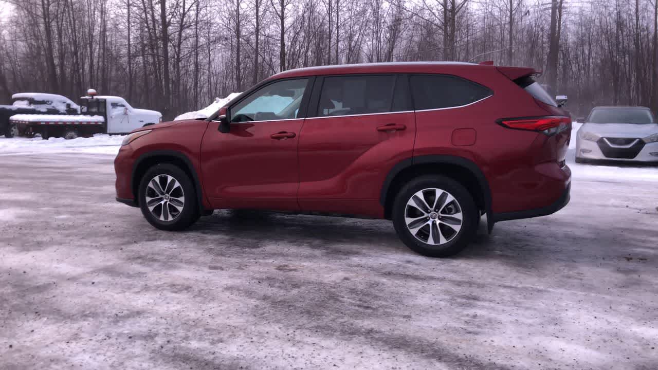 Thumbnail: 2023 Toyota Highlander - 9