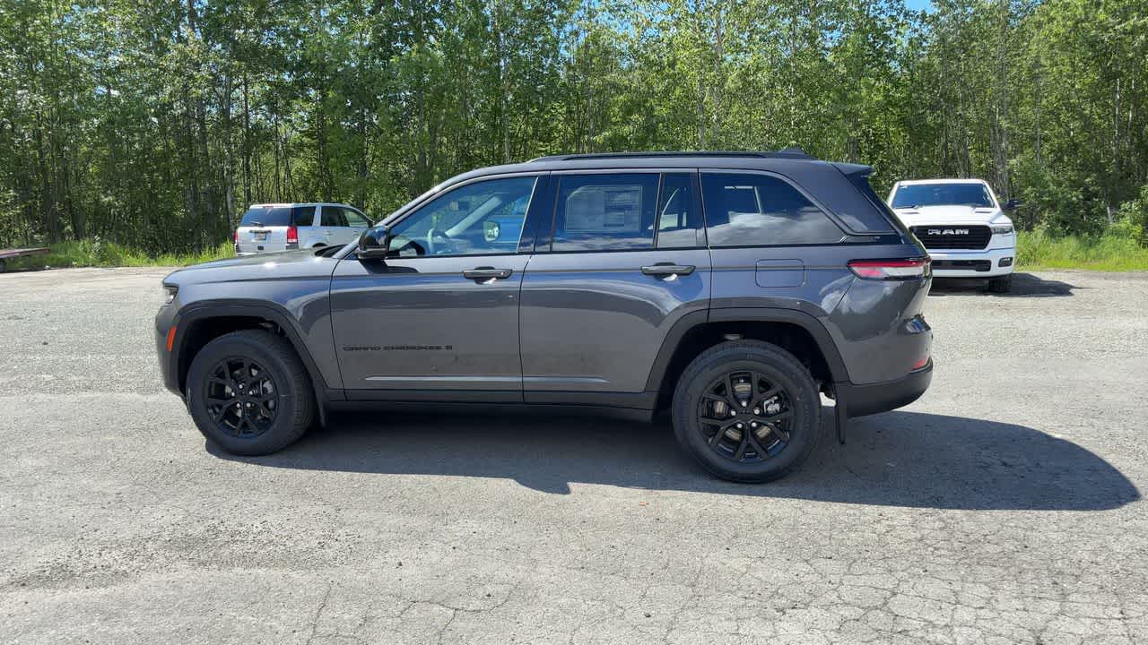 Thumbnail: 2026 Jeep Grand Cherokee - 9