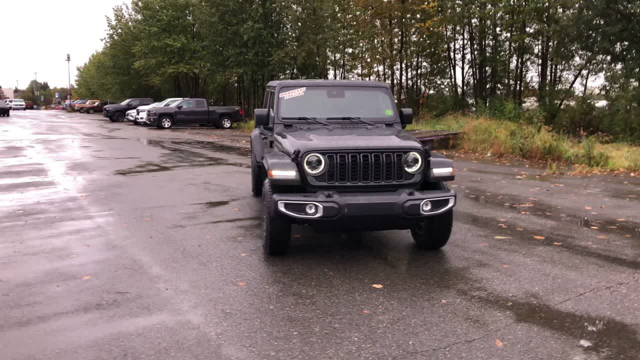 Thumbnail: 2025 Jeep Gladiator - 4