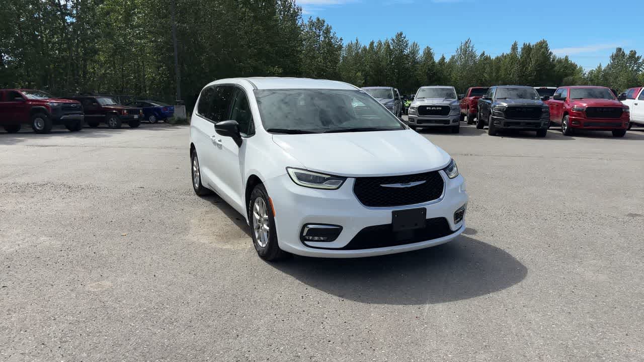 Thumbnail: 2024 Chrysler Pacifica - 3