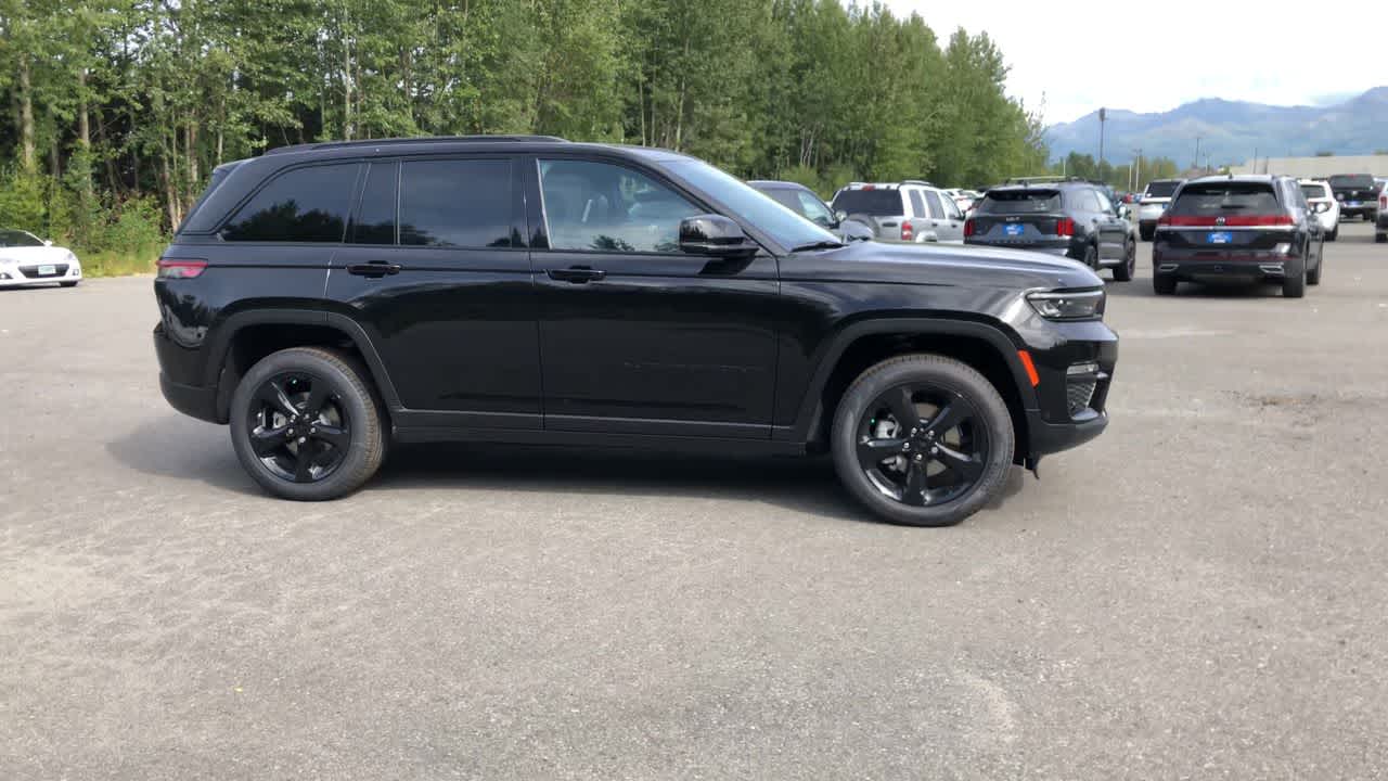 Thumbnail: 2025 Jeep Grand Cherokee - 16