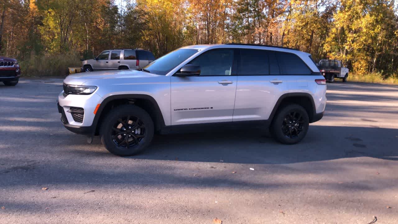 Thumbnail: 2024 Jeep Grand Cherokee - 7