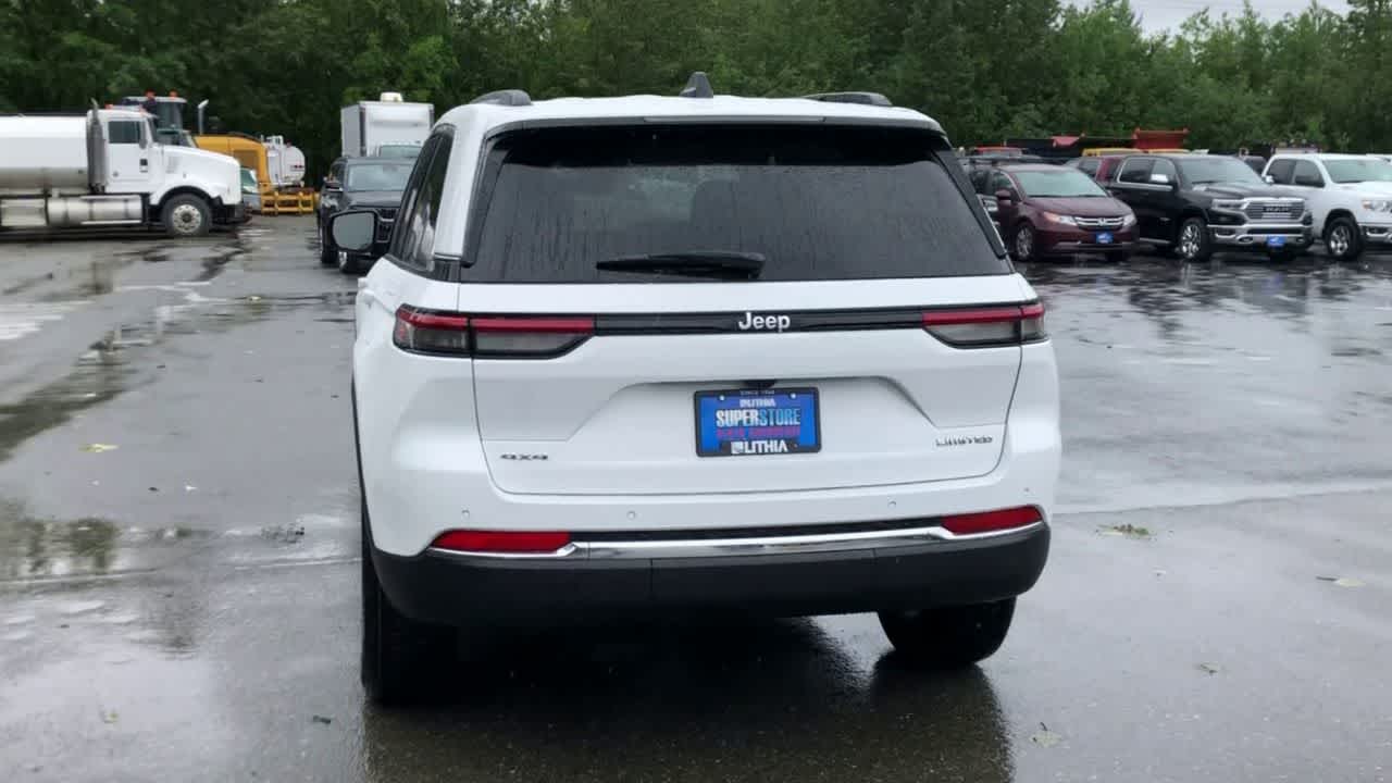 Thumbnail: 2023 Jeep Grand Cherokee - 12