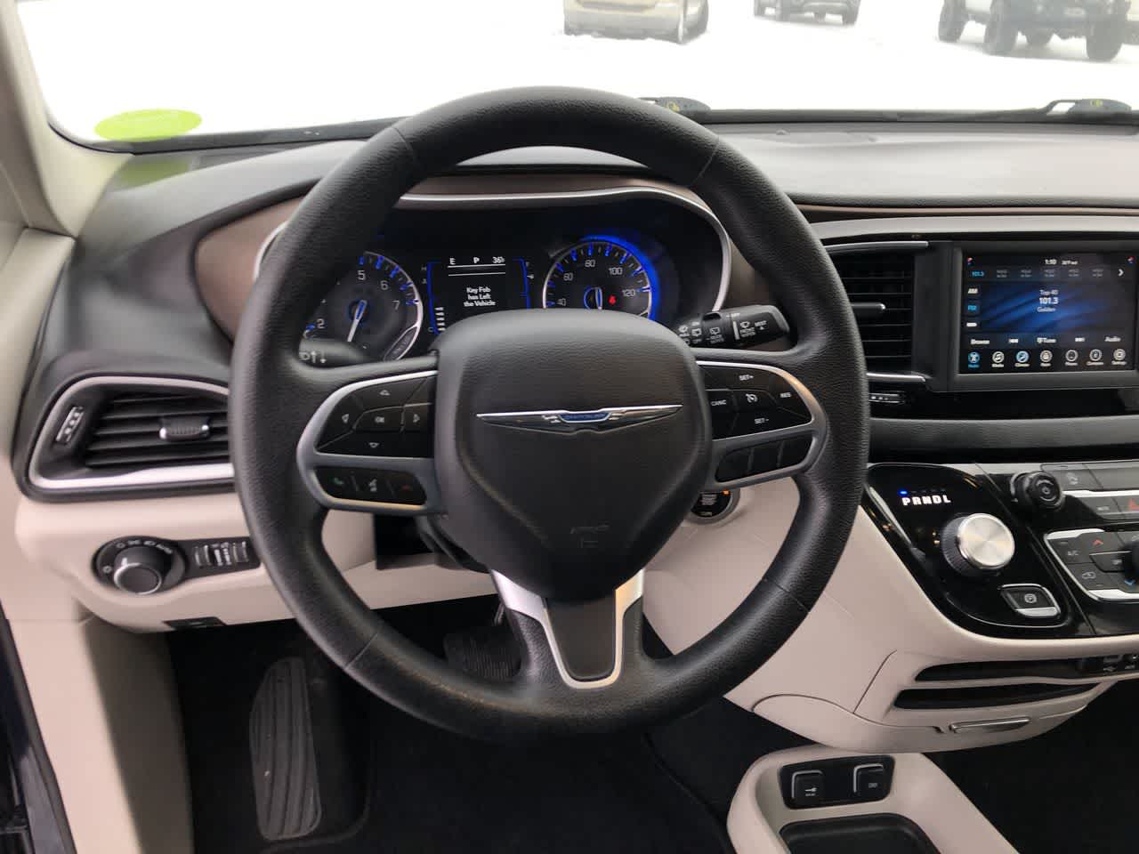 Thumbnail: 2020 Chrysler Voyager - 25