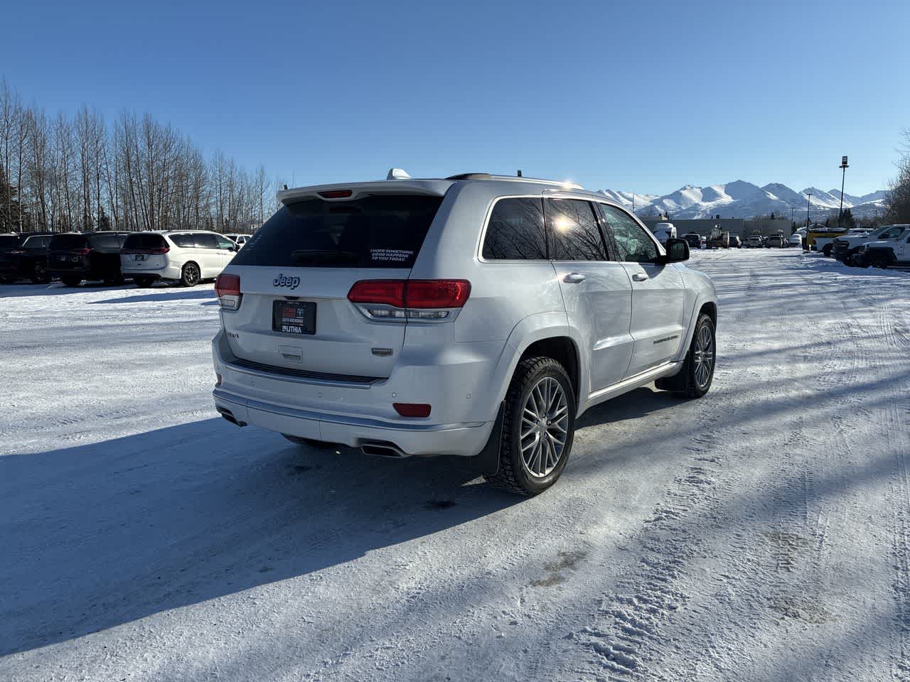 Thumbnail: 2017 Jeep Grand Cherokee - 8