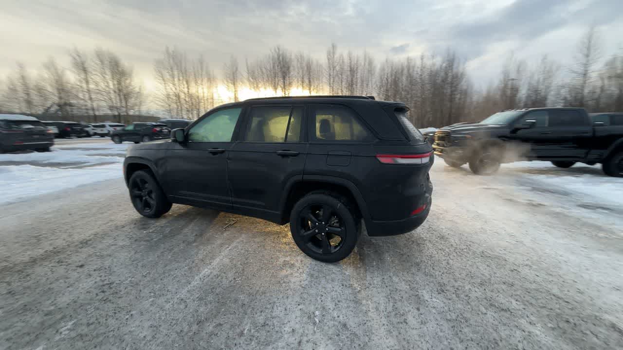 Thumbnail: 2024 Jeep Grand Cherokee - 10