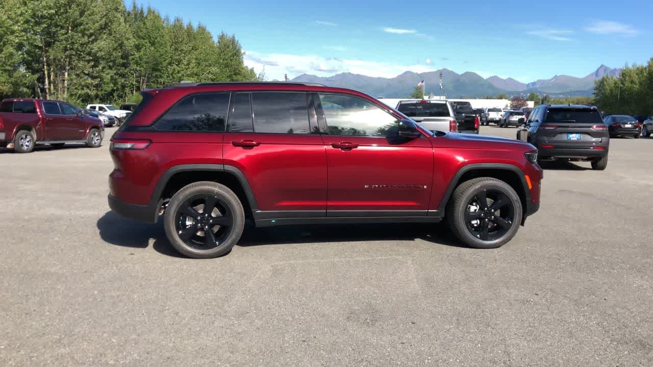 Thumbnail: 2025 Jeep Grand Cherokee - 15