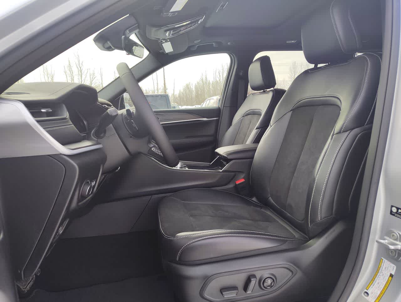 Thumbnail: 2026 Jeep Grand Cherokee - 15