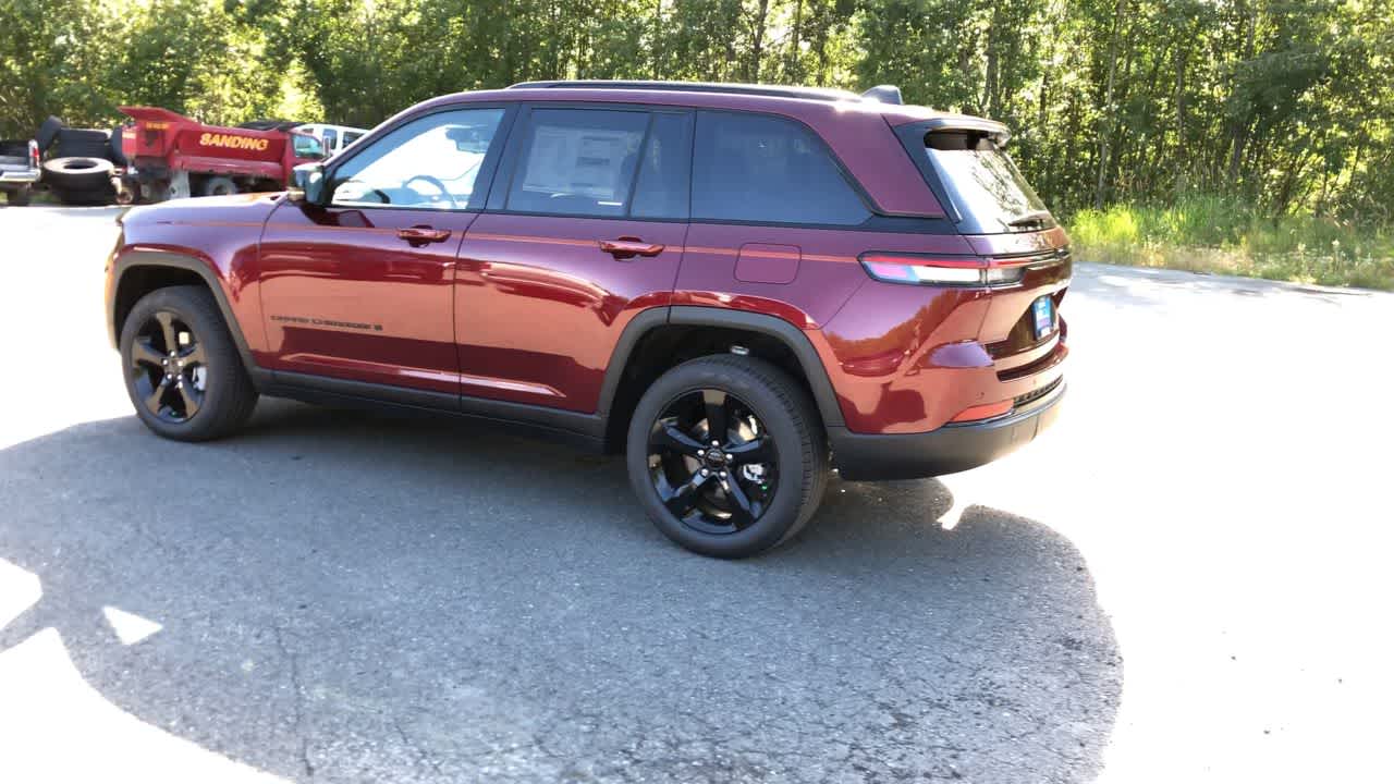 Thumbnail: 2025 Jeep Grand Cherokee - 9