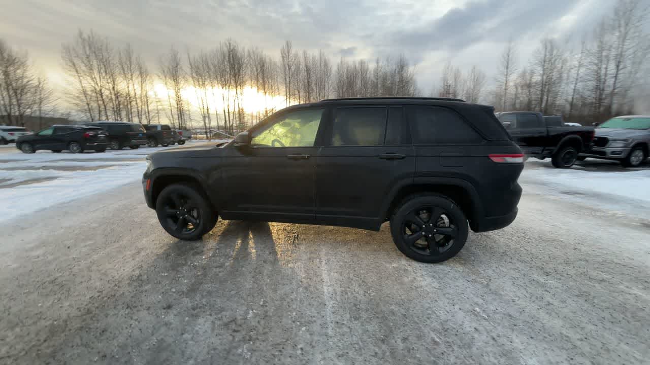 Thumbnail: 2024 Jeep Grand Cherokee - 9