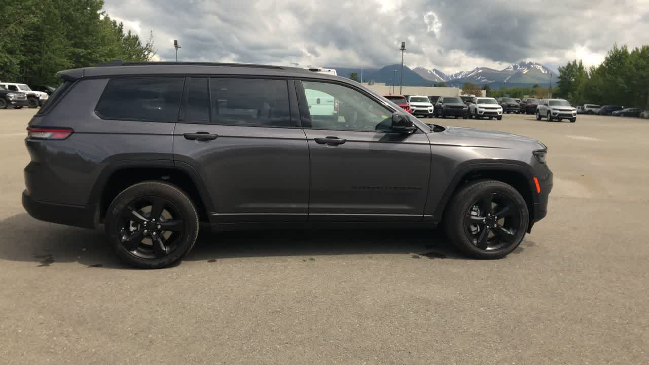 Thumbnail: 2025 Jeep Grand Cherokee - 15