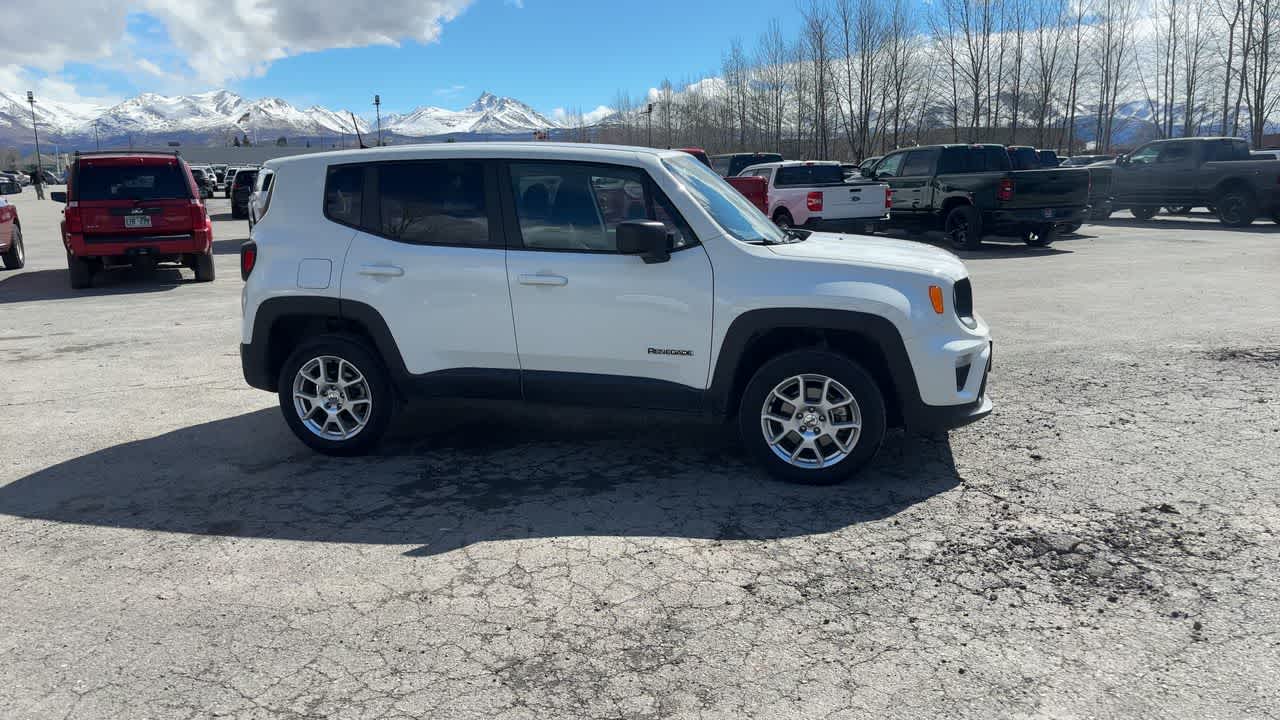 Thumbnail: 2023 Jeep Renegade - 17