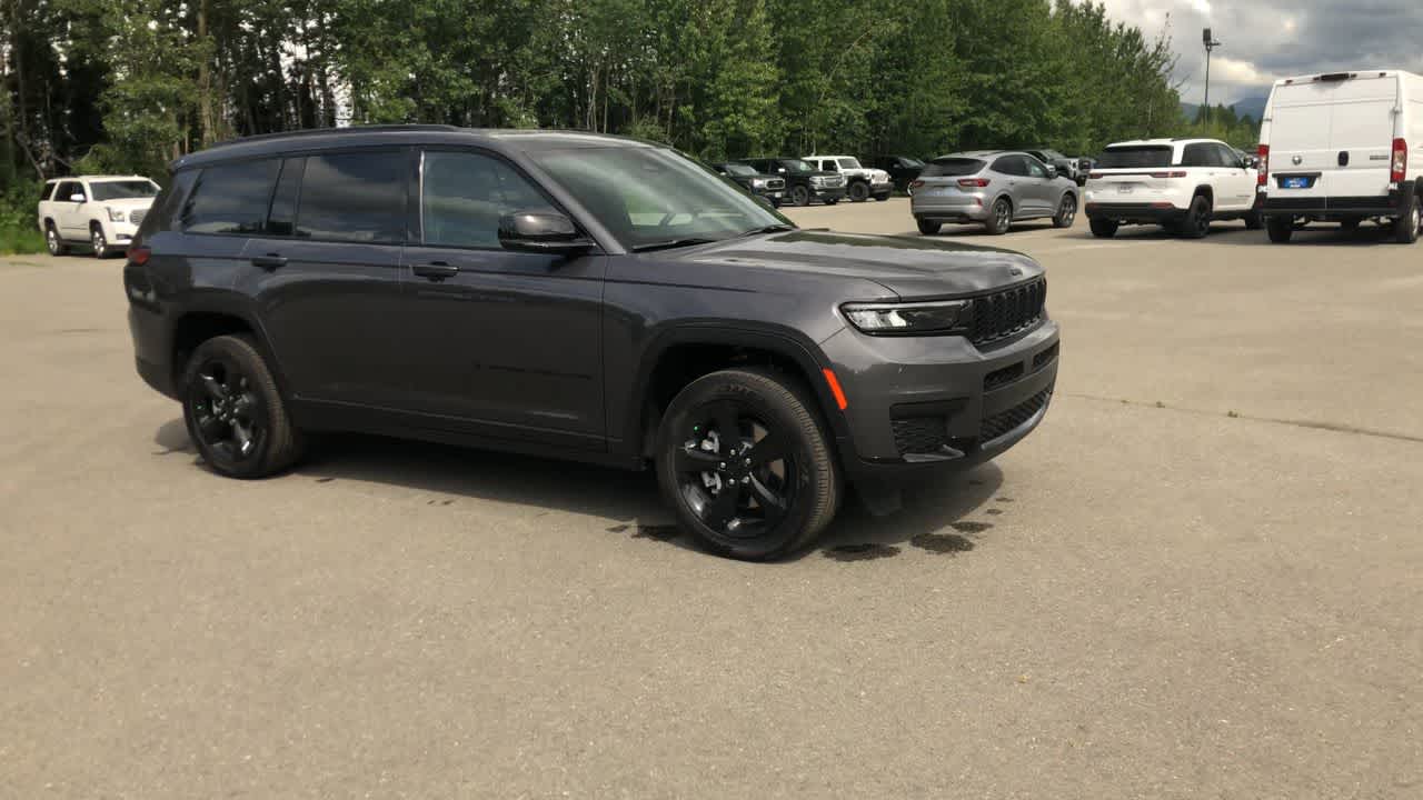 Thumbnail: 2025 Jeep Grand Cherokee - 17