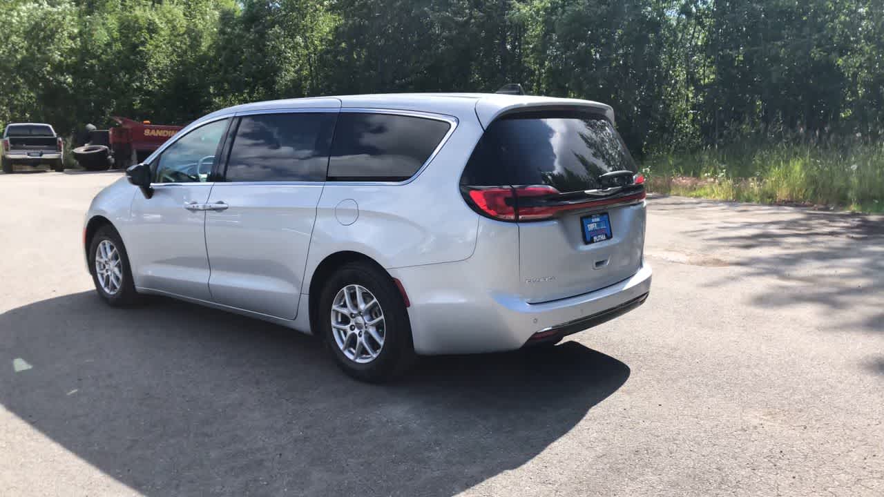 Thumbnail: 2024 Chrysler Pacifica - 10