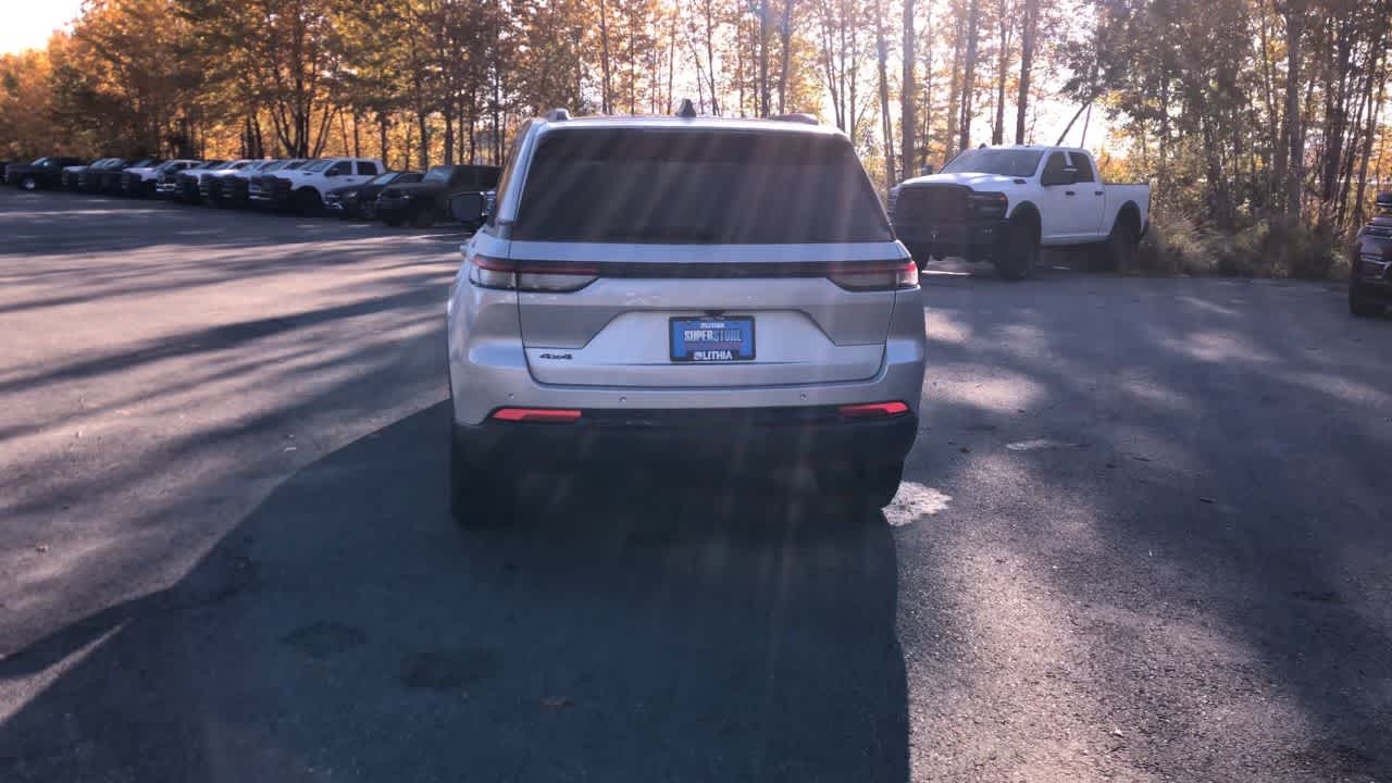 Thumbnail: 2024 Jeep Grand Cherokee - 12