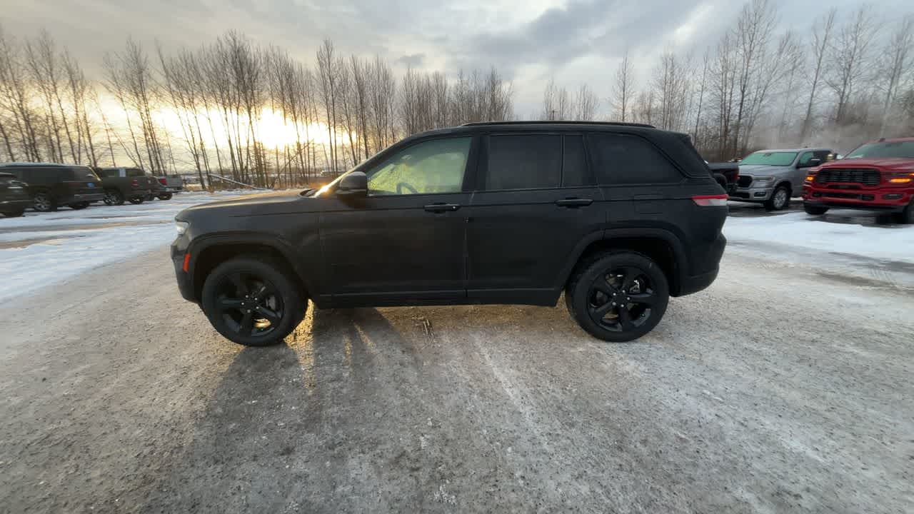 Thumbnail: 2024 Jeep Grand Cherokee - 8